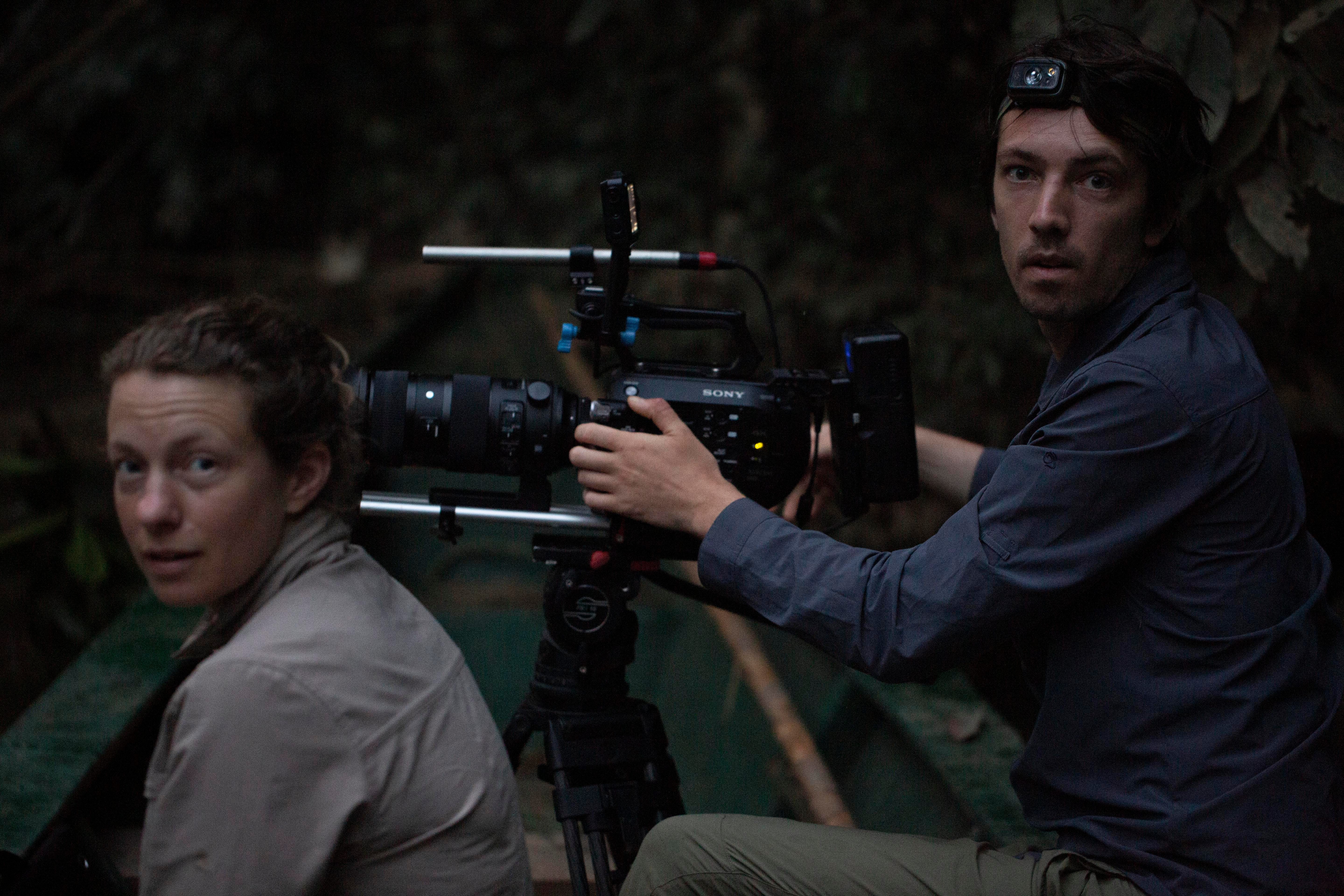 This image shows Aagje van Meerwijk and Jesper Buijvoets while shooting in the jungle 